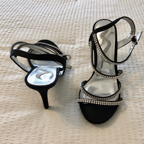 Black Satin and Rhinestone sandals, 4" heal, size 7 never worn, - Picture 2 of 3